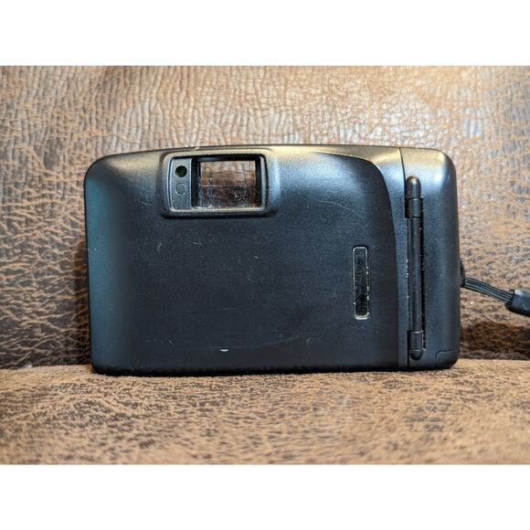 Vintage Fujifilm Big Viewfinder Auto 35 Camera 35mm Point and Shoot Camera - Picture 3 of 6